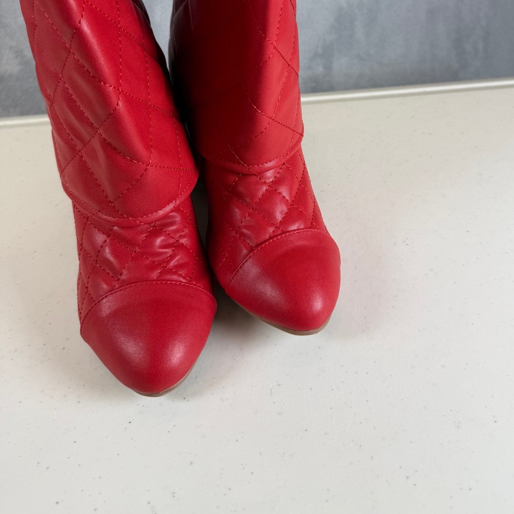 Elegant Red Quilted Women's Boots - Picture 5 of 7